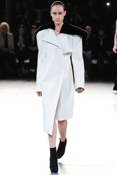 Look 17